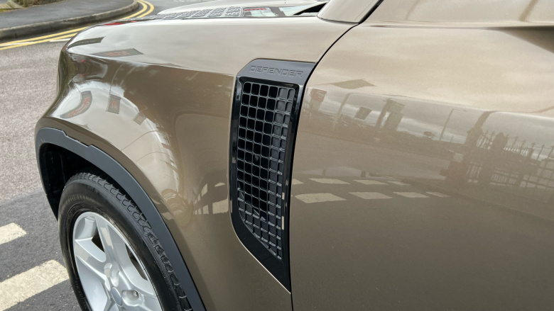 Land Rover Defender 3.0 D250 SE 110 5dr Auto Diesel Estate